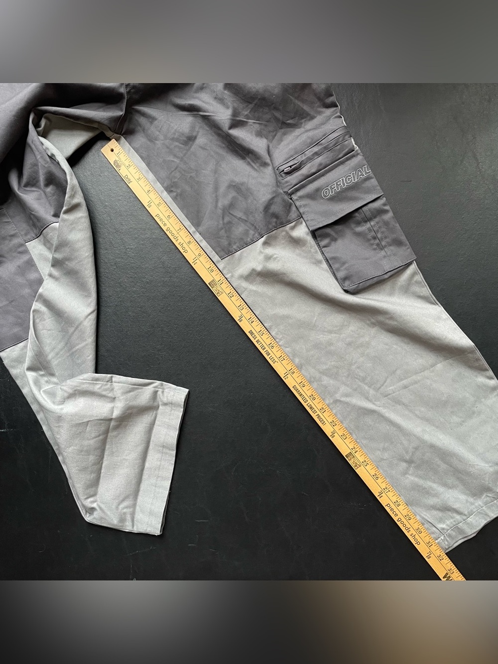 Men's Two-Tone Gray Cargo Pants with Utility Pockets - Picture 6 of 9